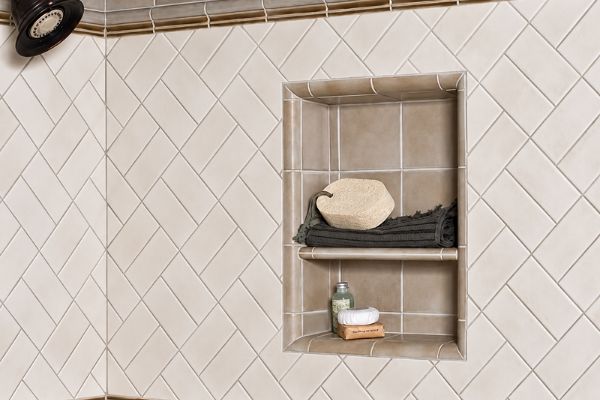 Bullnose trim protecting tile edge