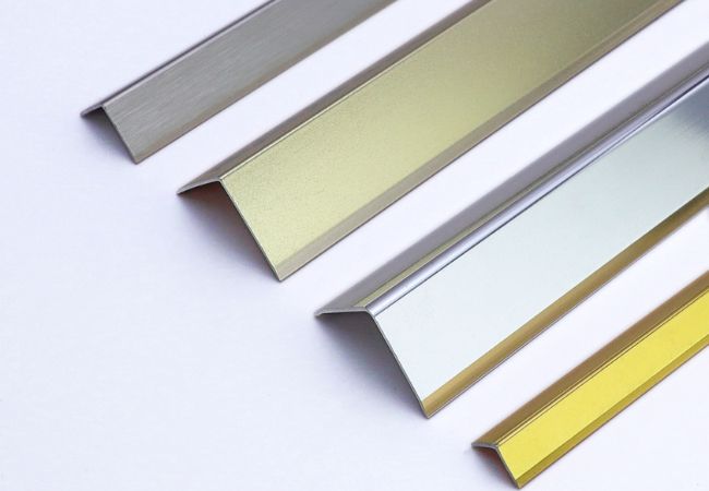 Unperforated metal angle profiles in silver and gold finishes